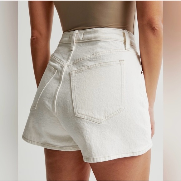 NWT Abercrombie Curve Love High Rise 90s Relaxed Cutoff Short Size 29/8 Cream - Picture 3 of 10